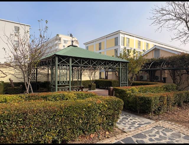 280M² BUILDING TO LET IN WATERFRONT